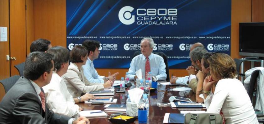 Miembros de la junta directiva de CEOE-CEPYME  Guadalajara se re�nen con el alcalde de Cabanillas