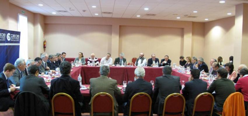 La junta directiva y el comit� asesor de CEOE-CEPYME Guadalajara se re�ne con los candidatos del partido popular de Guadalajara