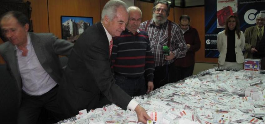 Olga Hern�ndez Castro, ganadora del segundo sorteo del doble de navidad de FEDECO