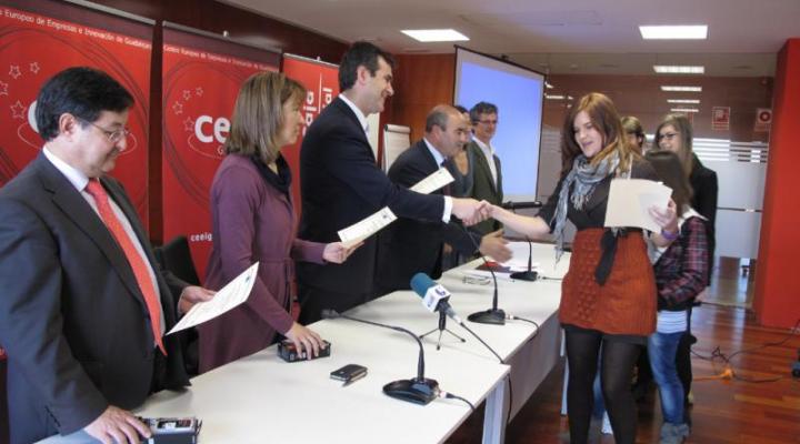 Los equipos ganadores del Business Game reciben sus premios