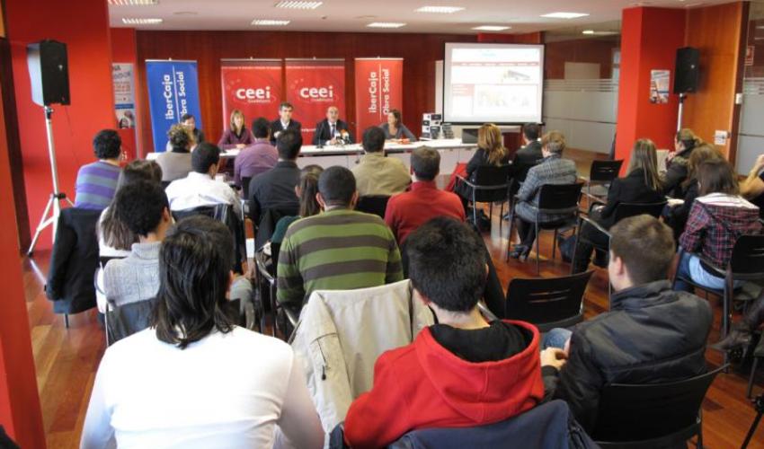 Los equipos ganadores del Business Game reciben sus premios