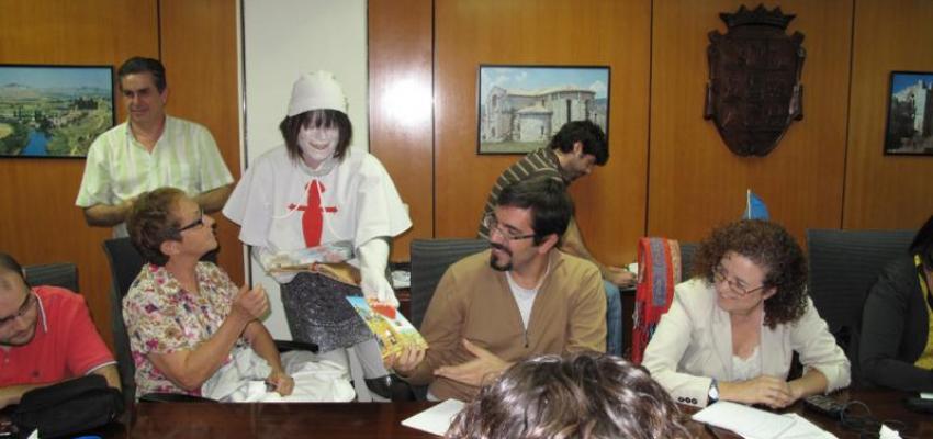 La Asociaci�n de Empresas y Comercios de Muralla XIV y Arrabales de Sig�enza presenta su folleto para potenciar el ocio por esta zona de la ciudad