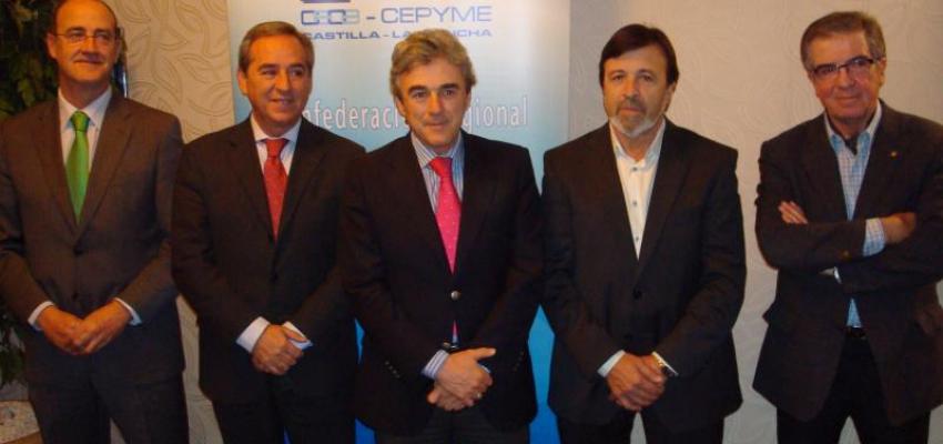 El comit� ejecutivo de CECAM traslada las preocupaciones del sector empresarial al consejero de empleo
