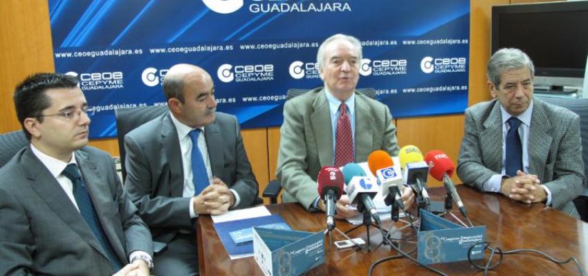 Pedro Hern�ndez Berber�a, presidente de los aut�nomos de Guadalajara, recomienda a los aut�nomo, con pagos pendientes de los ayuntamientos, a acudir a sus consistorios y comprobar que sus facturas est�n en la lista