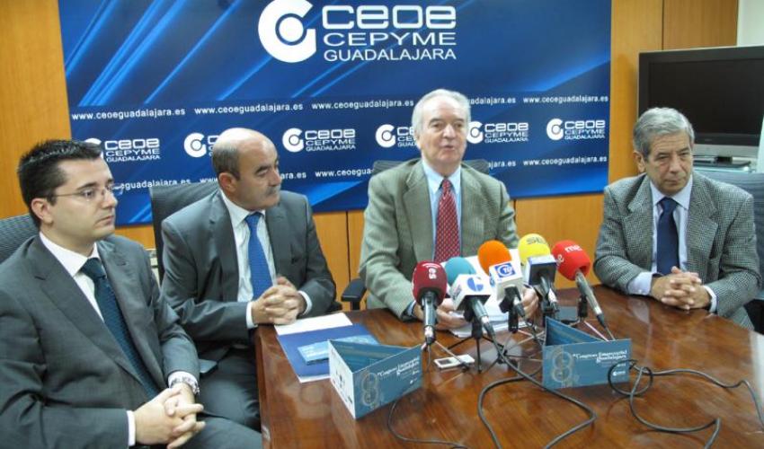 Pedro Hern�ndez Berber�a, presidente de los aut�nomos de Guadalajara, recomienda a los aut�nomo, con pagos pendientes de los ayuntamientos, a acudir a sus consistorios y comprobar que sus facturas est�n en la lista