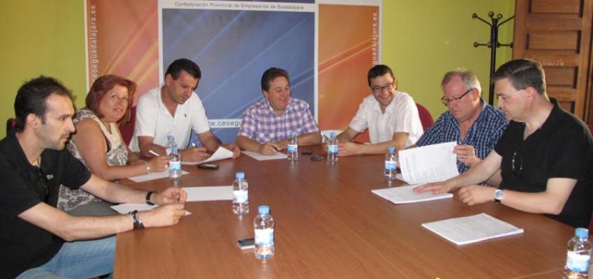 Empresarios y sindicatos firman en convenio colectivo de hosteler�a