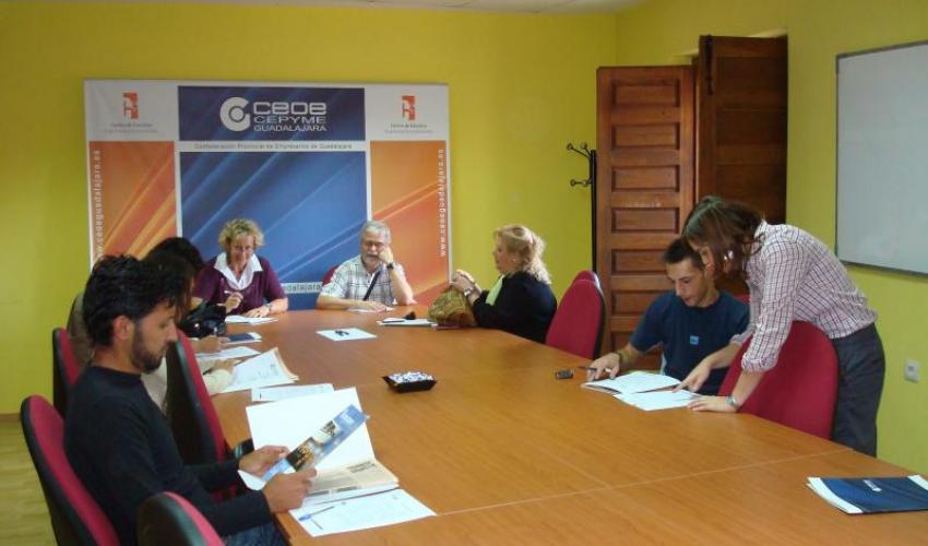 Los t�cnicos del CEEI de Guadalajara en colaboraci�n con CEOE-CEPYME Guadalajara informan de c�mo montar tu propia empresa