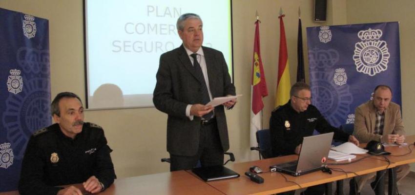 Representantes de la Federaci�n de comercio acuden a una reuni�n con la Polic�a