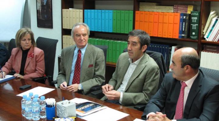 El comit� de direcci�n de CEOE-CEPYME Guadalajara y el delegado de la Junta en Guadalajara trazan las l�neas de trabajo a seguir
