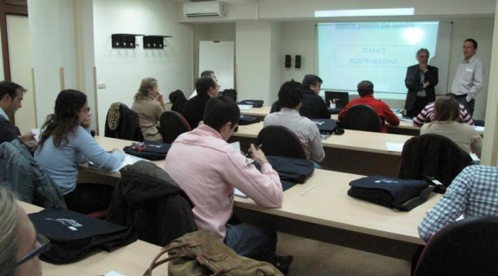 Los cursos de motivaci�n y liderazgo y ofim�tica comienzan sus clases