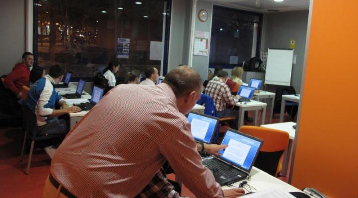 Los cursos de motivaci�n y liderazgo y ofim�tica comienzan sus clases