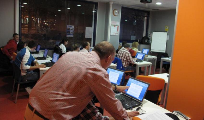 Los cursos de motivaci�n y liderazgo y ofim�tica comienzan sus clases