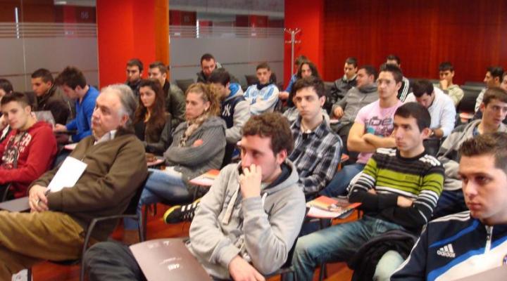 Los alumnos de FP del IES de Aguas Vivas aprenden como ser empresarios