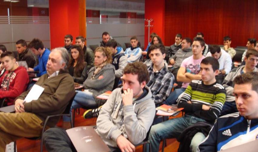 Los alumnos de FP del IES de Aguas Vivas aprenden como ser empresarios