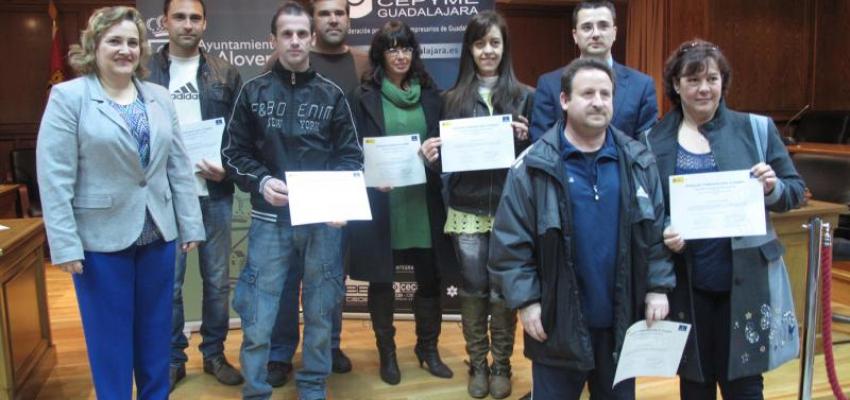 Entrega de diplomas del curso de operador de carretillas de CEOE-CEPYME Guadalajara