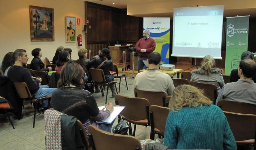 Los emprendedores de Alovera se informan sobre el E-Commerce
