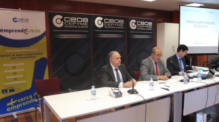Los empresarios alcarre�os se informan sobre las novedades fiscales para 2013