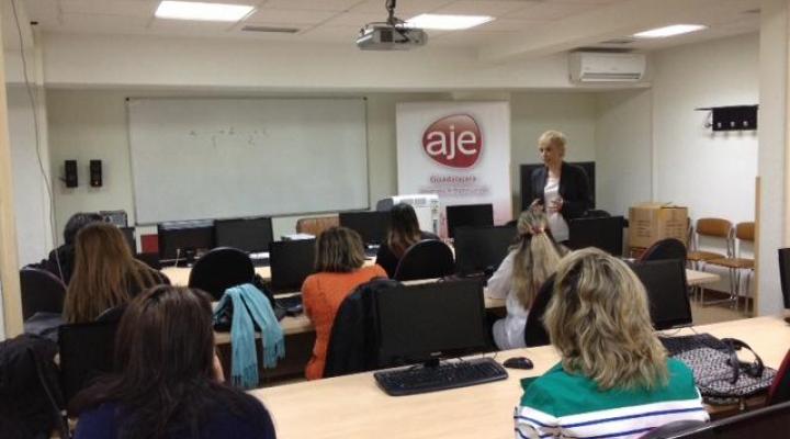 �Si tienes una oportunidad: emprende�