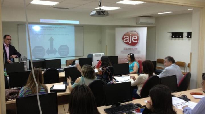 �Si tienes una oportunidad: emprende�