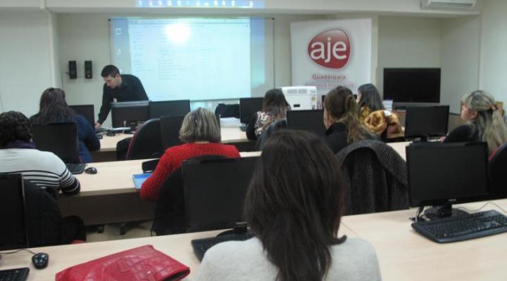 �Si tienes una oportunidad: emprende�