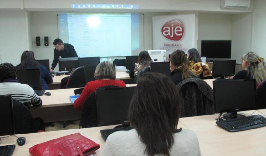 �Si tienes una oportunidad: emprende�