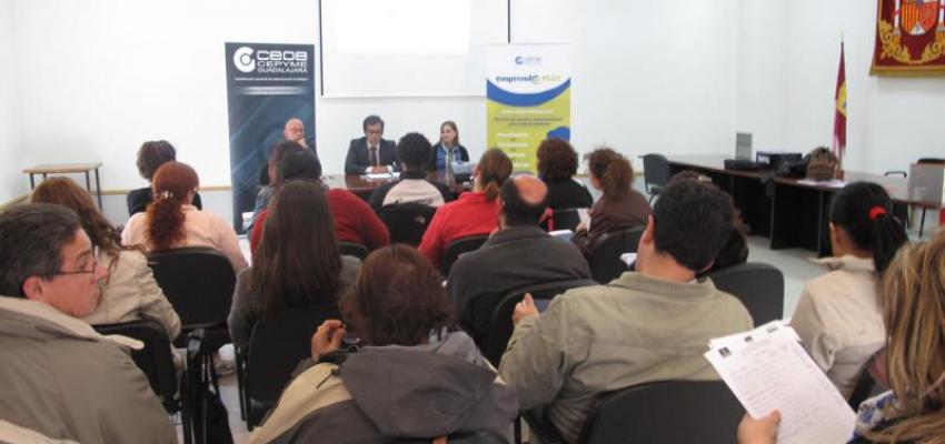Gran �xito de las jornadas de Emprende+m�s en Villanueva de la Torre y Almonacid de Zorita
