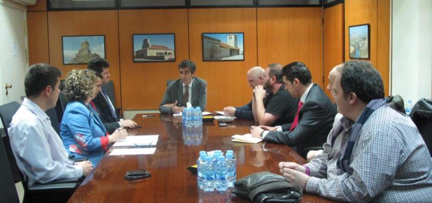 Representantes de CEOE-CEPYME Guadalajara se re�nen con Jos� Luis Condado para conocer la Ley de Dinamizaci�n y Flexibilizaci�n de la Actividad Comercial en Castilla-La Mancha 