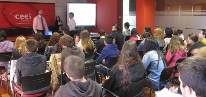 91 estudiantes aprenden emprendedurismo en el CEEI de Guadalajara