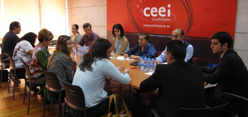 12 nuevas empresas se re�nen en la novena sesi�n de GuadaNetWork