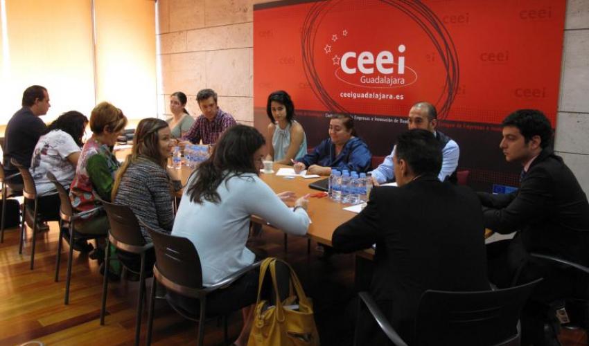 12 nuevas empresas se re�nen en la novena sesi�n de GuadaNetWork