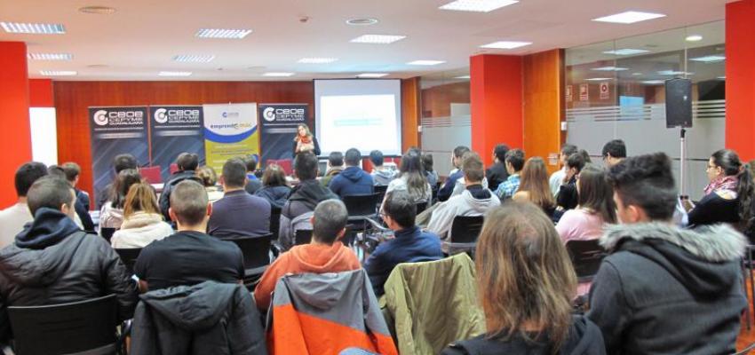 El programa Emprende+m�s de CECAM imparte dos nuevos talleres de emprendedurismo a alumnos del Liceo Caracense y el Brianda de Mendoza