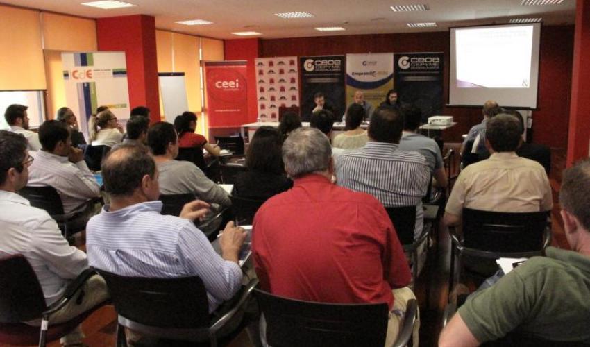 Medio centenar de empresarios se informan sobre la recuperaci�n del c�ntimo sanitario