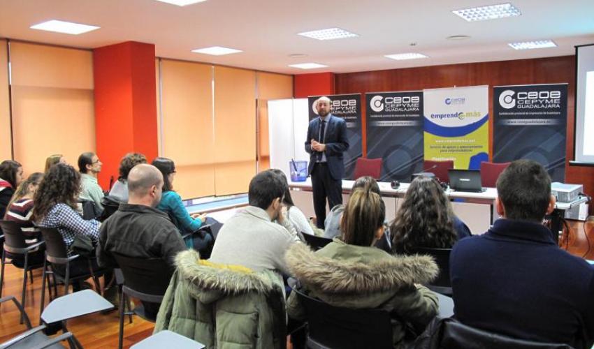 Alumnos del Colegio Diocesano aprenden a ser empresarios a trav�s del programa Emprende+M�s