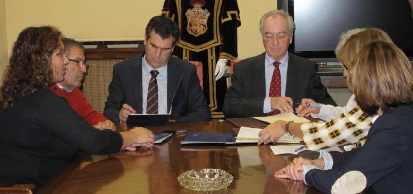 Acuerdo entre el Ayuntamiento, C�ritas, Cruz Roja y CEOE-Cepyme para trabajar conjuntamente de cara a mejorar la inserci�n laboral