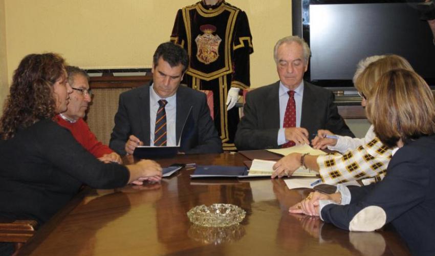 Acuerdo entre el Ayuntamiento, C�ritas, Cruz Roja y CEOE-Cepyme para trabajar conjuntamente de cara a mejorar la inserci�n laboral