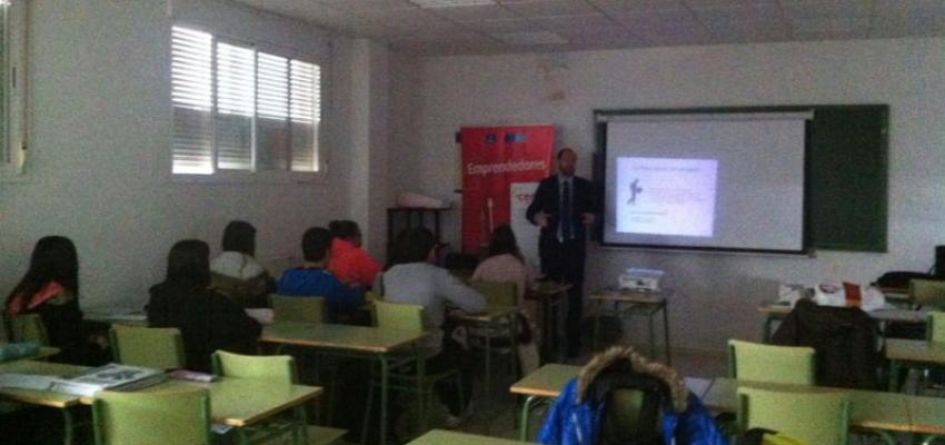 Los t�cnicos del CEEI de Guadalajara se desplazan hasta el IES Campi�a Alta de El Casar para mostrar a los m�s j�venes la cultura del emprendimiento