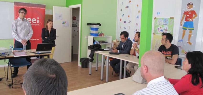 Los emprendedores de Villanueva de la Torre aprenden las �ltimas t�cnicas de coaching para perder el miedo a emprender