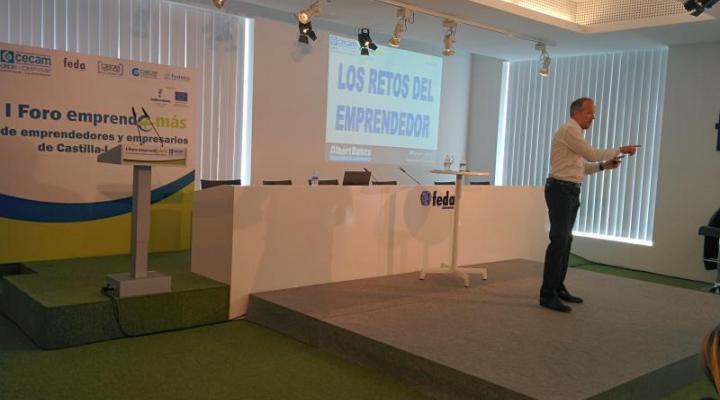 300 empresarios arroparon el I Foro Emprende+m�s de CECAM