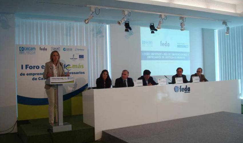 300 empresarios arroparon el I Foro Emprende+m�s de CECAM