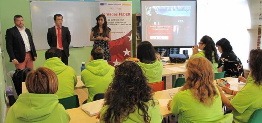 Los emprendedores de Villanueva de la Torre se informan de las posibilidades que ofrecen los fondos FEDER 