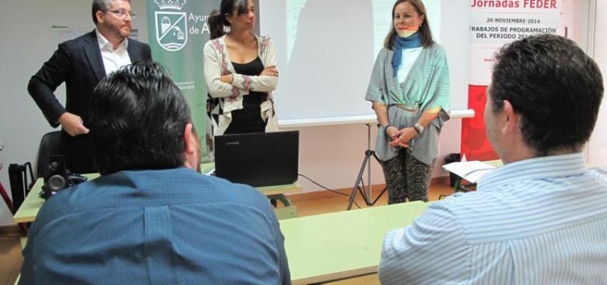 Los emprendedores de Alovera se informan de las posibilidades que ofrecen los fondos FEDER y del programa operativo 2014-2020