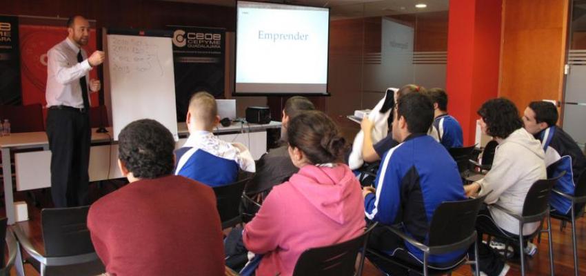 Alumnos del colegio sagrado coraz�n aprenden a realizar un plan de empresa en el CEEI de Guadalajara 