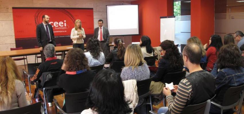 El CEEI de Guadalajara muestra sus servicios e instalaciones a los trabajadores sociales de la Junta de Comunidades