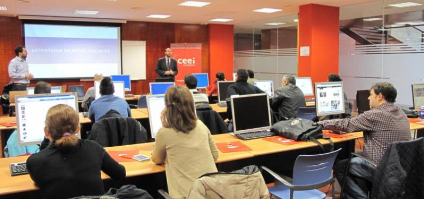 Los emprendedores aprenden estrategias en redes sociales en el CEEI de Guadalajara 