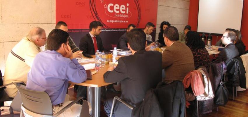15 emprendedores se re�nen en un nuevo encuentro de GuadaNetWork 