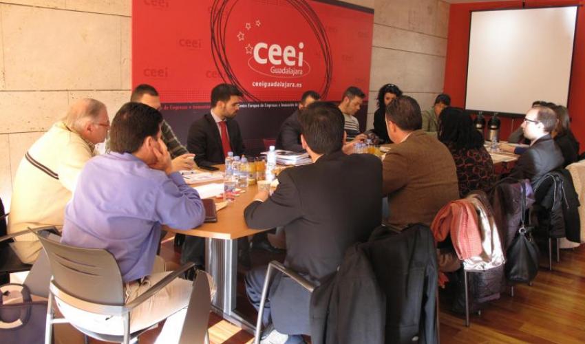 15 emprendedores se re�nen en un nuevo encuentro de GuadaNetWork 