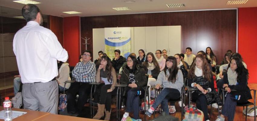 Los alumnos del colegio Santa Ana de Guadalajara y el IES Leandro Fern�ndez de Morat�n de Pastrana aprenden a ser empresarios