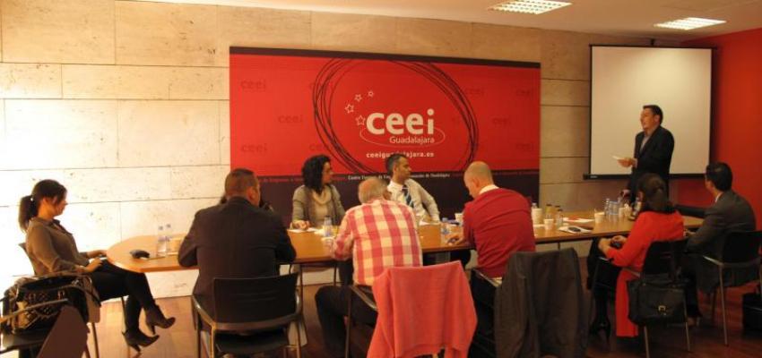 Una quincena de emprendedores y empresarios acuden a una nueva sesi�n de GuadaNetWork 