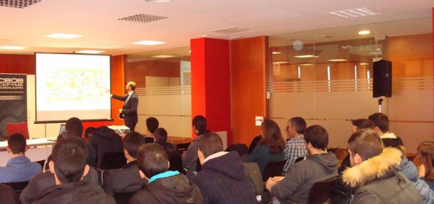 30 j�venes aprenden a ser empresarios de manos del programa Emprende+m�s 