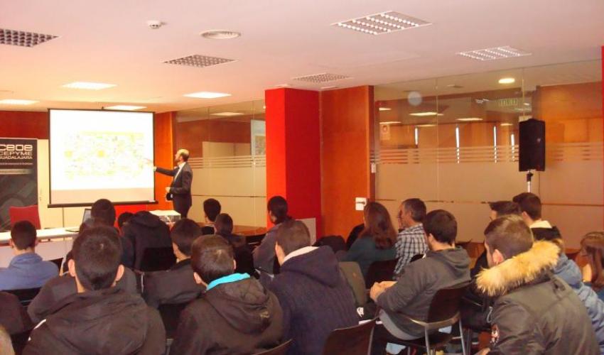 30 j�venes aprenden a ser empresarios de manos del programa Emprende+m�s 